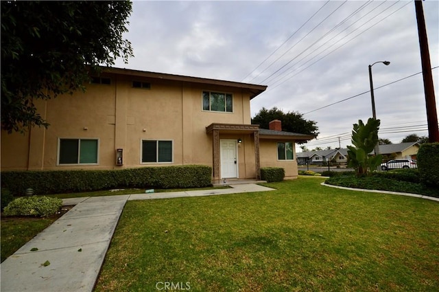 view of front facade with a front yard