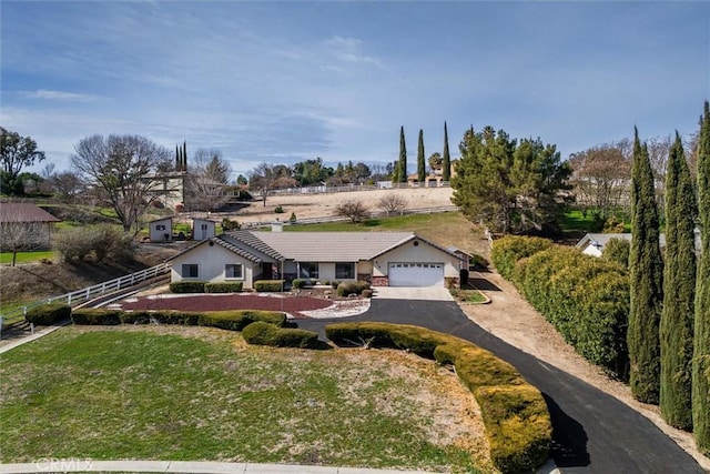 view of front of house featuring a garage and a front yard