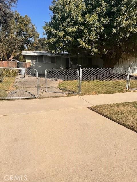 view of front of home with a front lawn