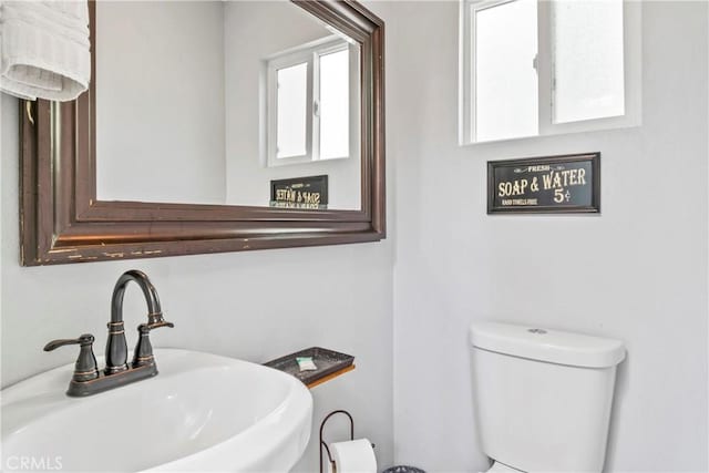 26619 Bel Air Ct, Lake Arrowhead, CA 92352 - bathroom with a sink and toilet