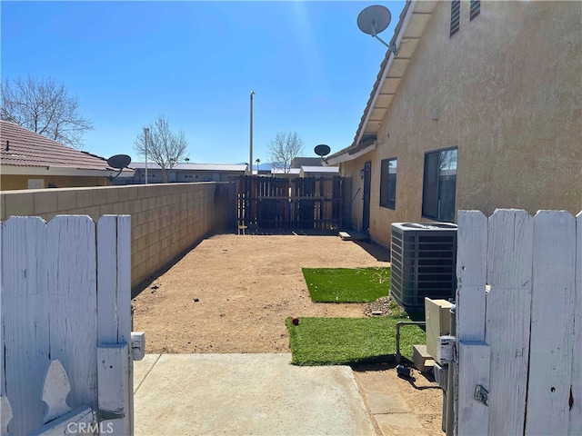 view of yard with cooling unit