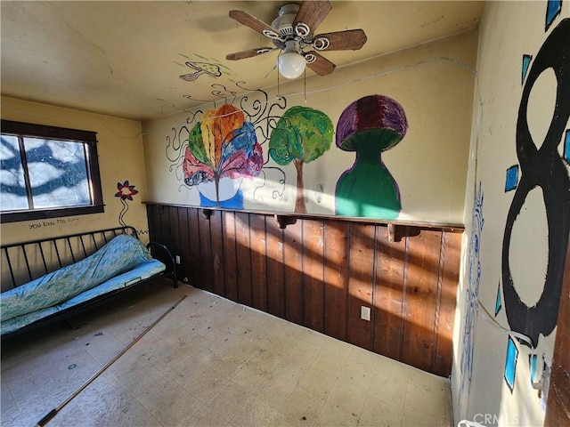 misc room featuring ceiling fan