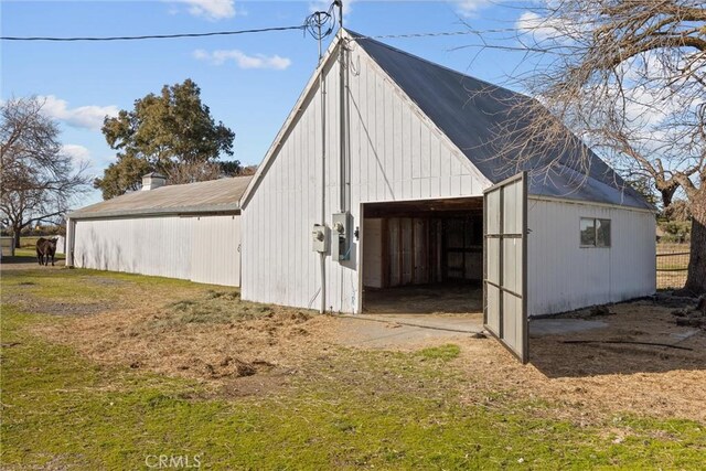 view of outdoor structure featuring an outdoor structure