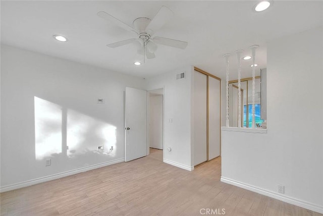 unfurnished bedroom with recessed lighting, visible vents, light wood-style flooring, a ceiling fan, and baseboards