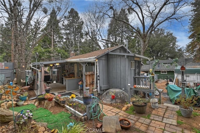 exterior space featuring an outbuilding