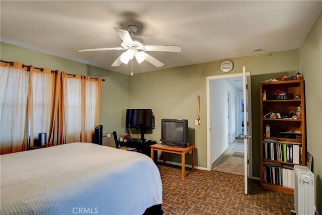 bedroom with ceiling fan