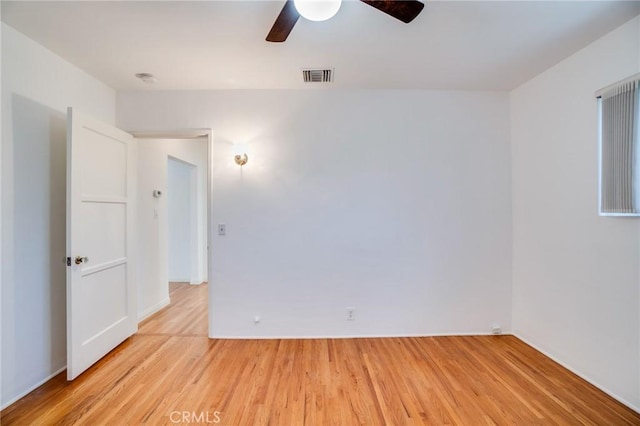 empty room featuring light hardwood / wood-style floors and ceiling fan