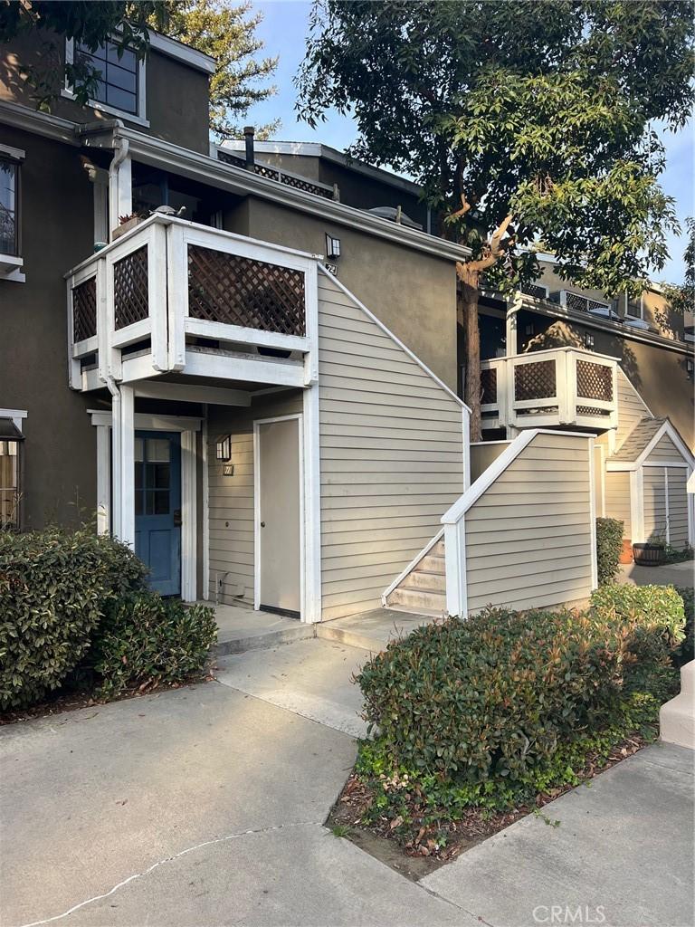 view of front of property with a balcony