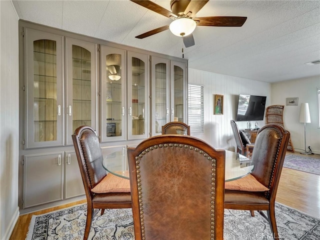 dining area featuring light wood-type flooring, visible vents, and a ceiling fan