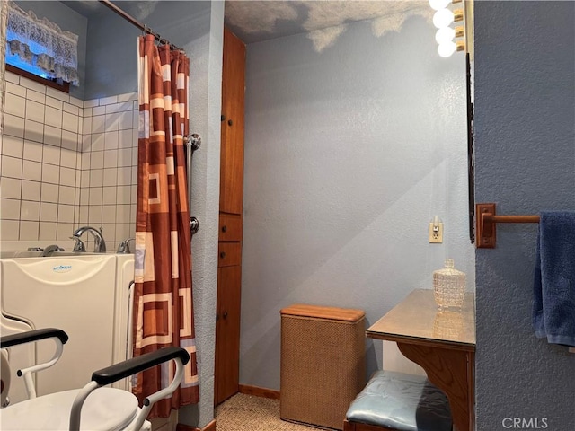 full bath featuring a shower with shower curtain