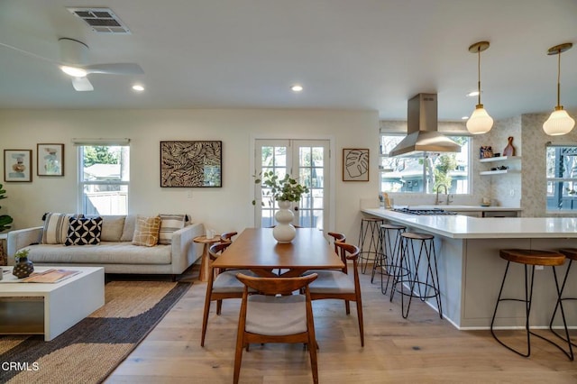 dining room featuring plenty of natural light, light hardwood / wood-style floors, and ceiling fan