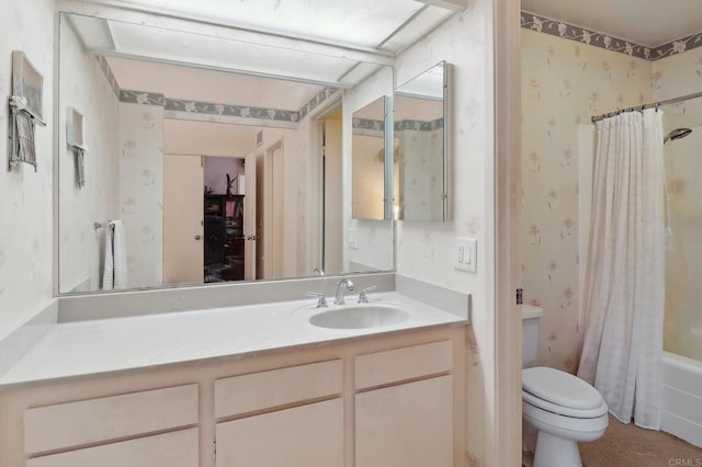 full bathroom with shower / bath combination with curtain, vanity, and toilet