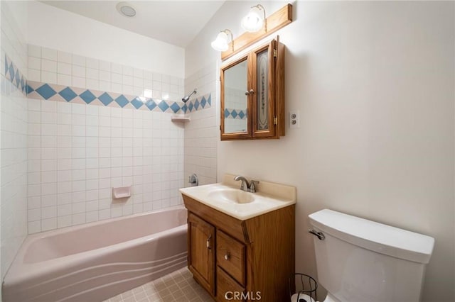 full bathroom with tiled shower / bath, vanity, and toilet