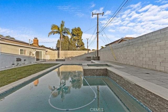 view of swimming pool