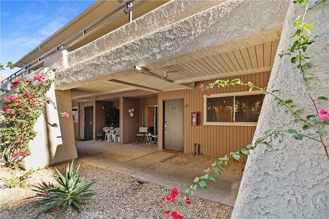 2825 N Los Felices Rd Unit 114, Palm Springs, CA 92262 - entrance to property with a patio area