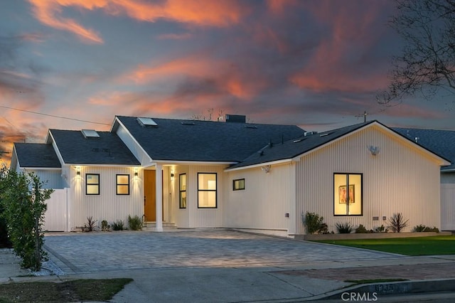 view of front of property