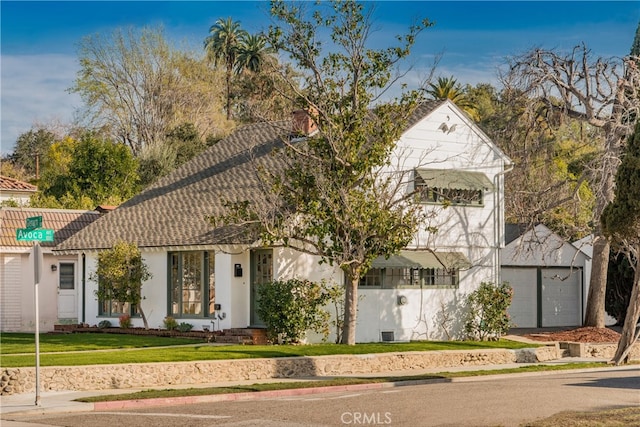 view of front of home featuring a garage and a front yard