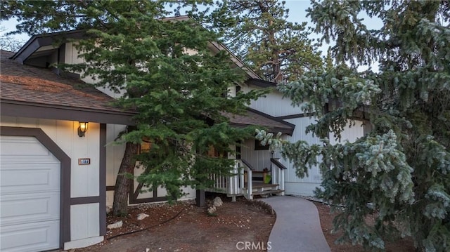 view of front of house featuring a garage