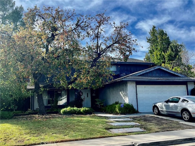 view of front facade with a garage and a front yard