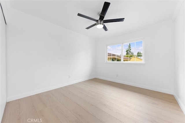 empty room with light hardwood / wood-style flooring, ornamental molding, and ceiling fan