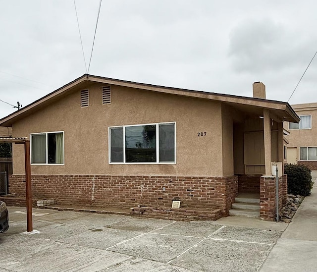 view of front of home featuring a patio area