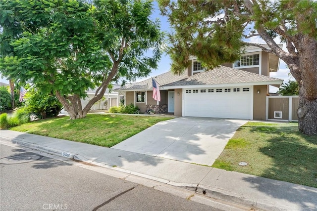 view of front of house featuring a garage and a front yard