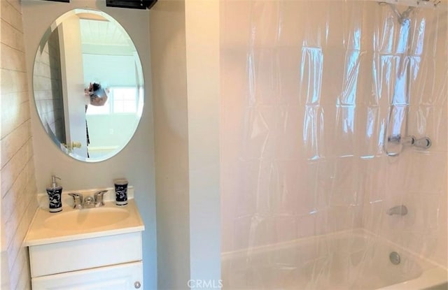 26302632 L St Unit A, B, C, Bakersfield, CA 93301 - bathroom featuring  shower combination and vanity