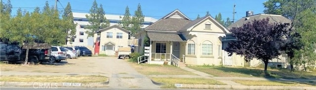 26302632 L St Unit A, B, C, Bakersfield, CA 93301 - view of front of house featuring stucco siding and uncovered parking