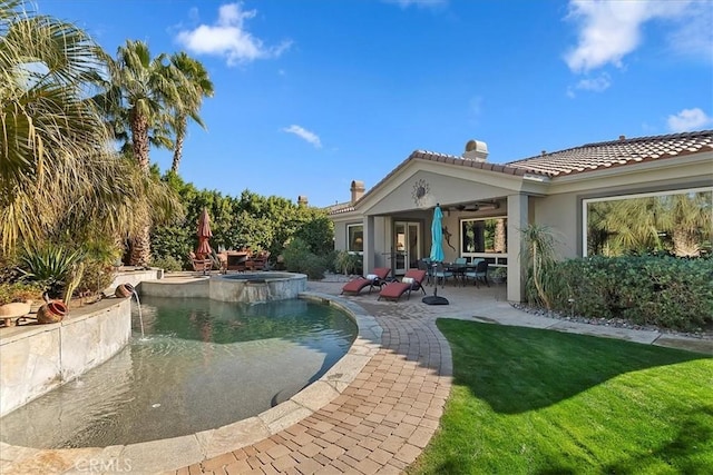 view of pool featuring an in ground hot tub, ceiling fan, and a patio area