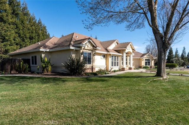 view of front of home with a front lawn