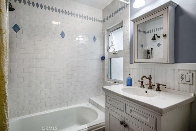 bathroom with tiled shower / bath and vanity