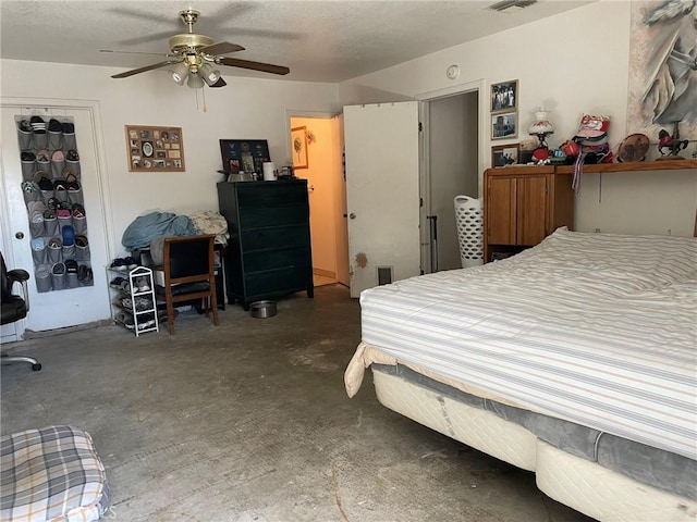 bedroom with ceiling fan