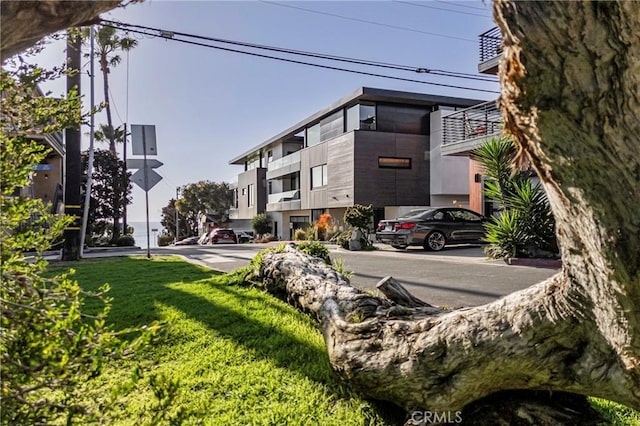 405 26th St, Manhattan Beach, CA 90266 - view of road featuring traffic signs