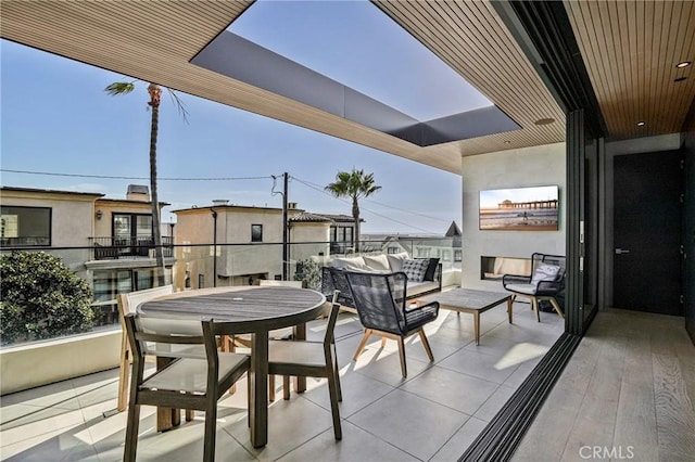 balcony featuring outdoor lounge area