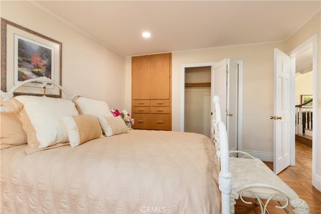 bedroom with ornamental molding, a closet, recessed lighting, and baseboards