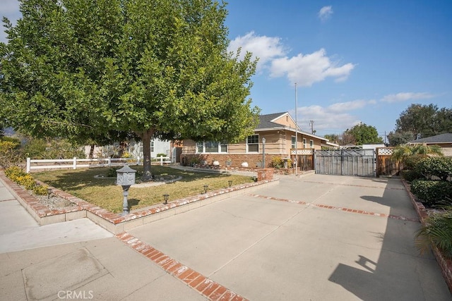 view of front of house with a front yard