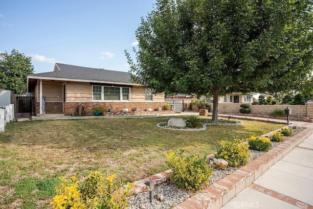 view of front facade with a front yard