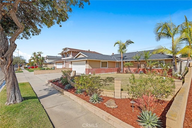 view of front facade featuring a garage and a front yard