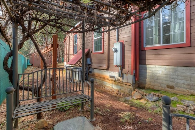 17193 Manzanita St, Stirling City, CA 95978 - exterior space featuring crawl space and fence