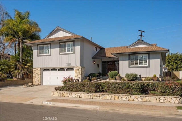 view of front of house featuring a garage