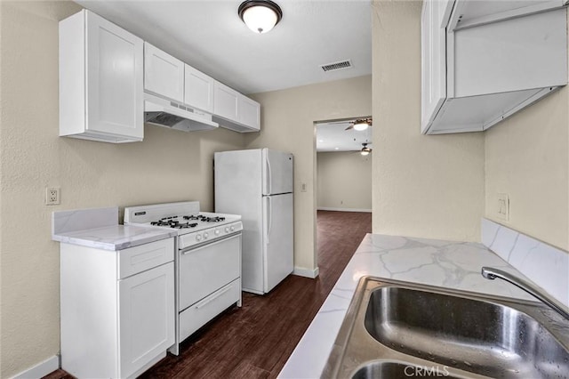 kitchen featuring sink, white cabinetry, ceiling fan, dark hardwood / wood-style flooring, and white appliances