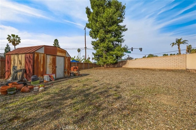 view of yard with a shed