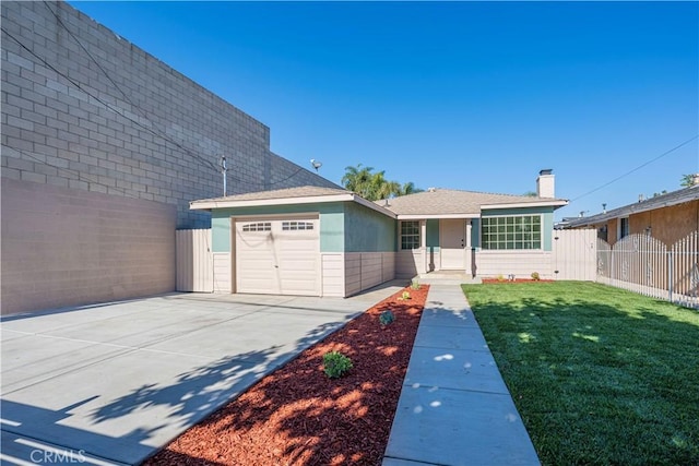 view of front facade with a garage and a front yard