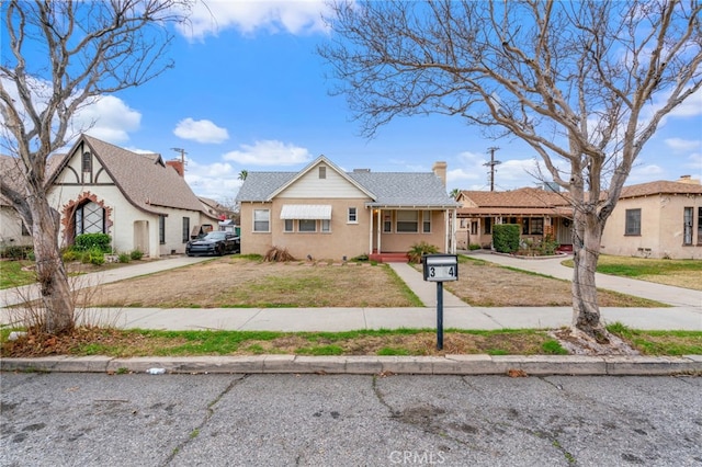 view of front of house featuring a front yard