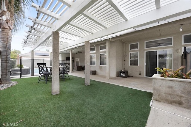 view of patio with a pergola and ceiling fan