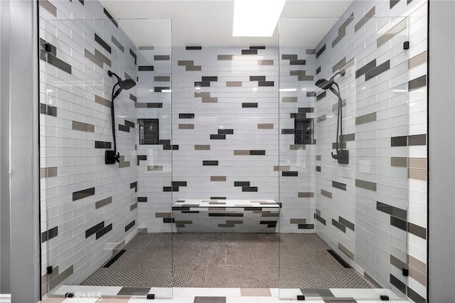 bathroom featuring tiled shower