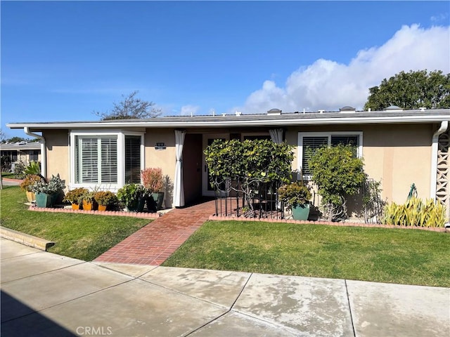 view of front of house featuring a front yard and a patio