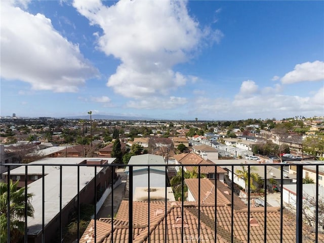 1923 Molino Ave Unit 303, Signal Hill, CA 90755 - balcony featuring a residential view