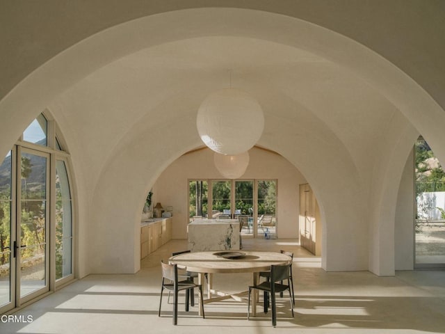 dining space with vaulted ceiling