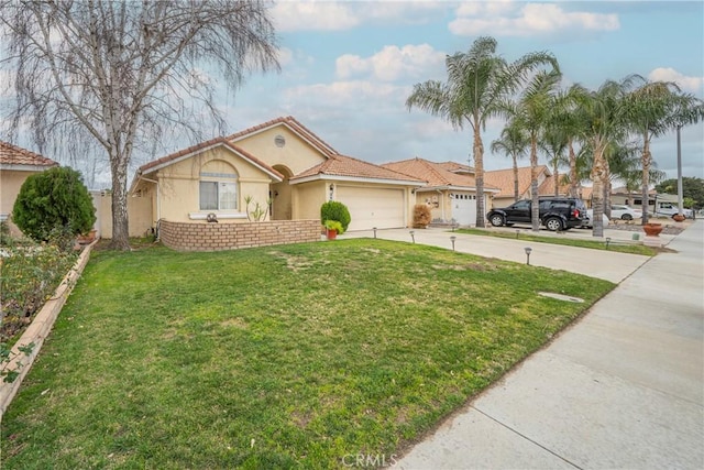 view of front of house featuring a garage and a front yard